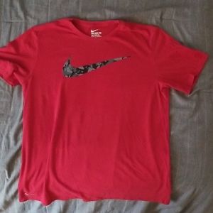 Nike Tee🛑Browse my closet for more nike and save